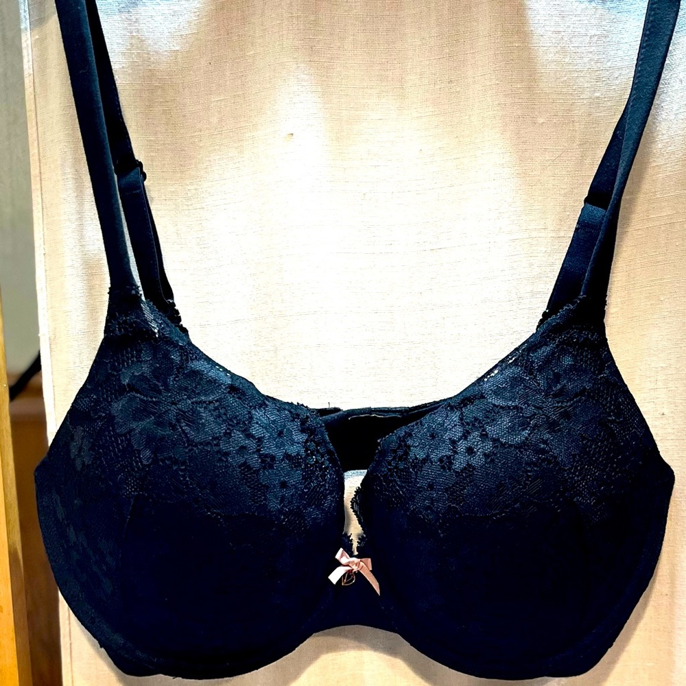 Black Victoria’s Secret Push Up Bra 32 DD